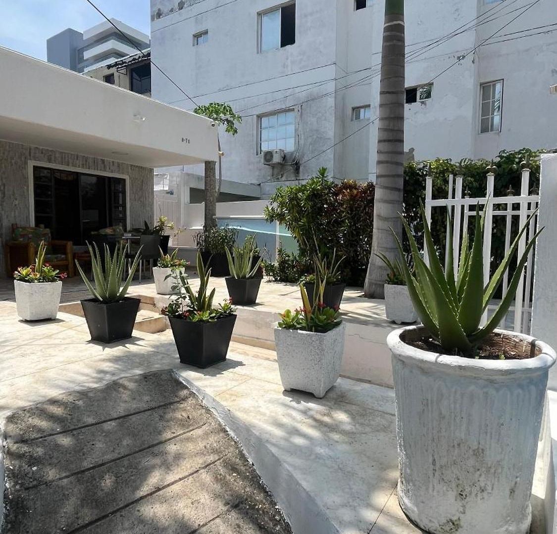 Airport Crespo Hotel *