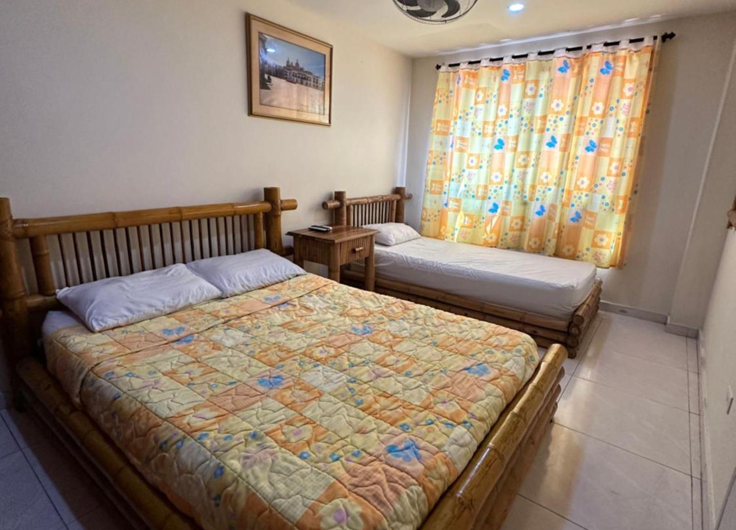 Airport Crespo Hotel *