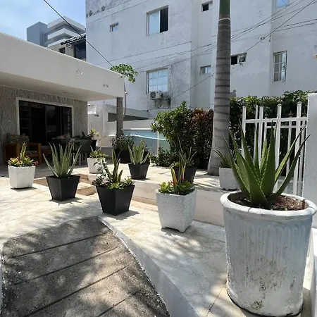 Airport Crespo Hotel *